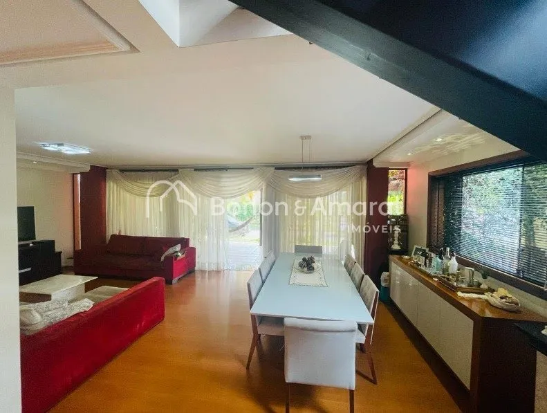 Imagem Casa Espaçosa e Confortável à Venda no Condomínio Vivenda das Quaresmeiras, em Valinhos