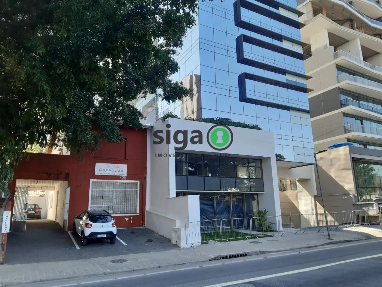 Imagem Casa Comercial para locação em Pinheiros, na Av Rebouças, com 280m²AU, com 3 salas, 8 vagas