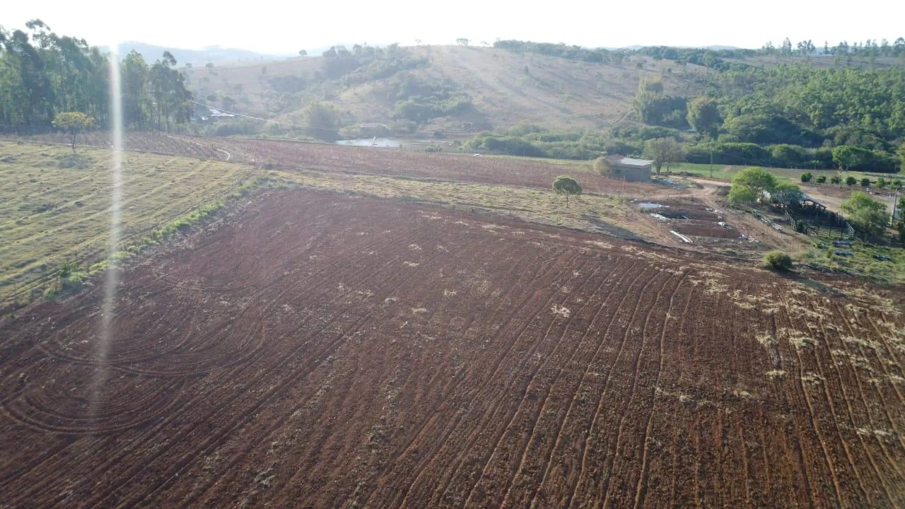 Imagem Vendo uma linda fazendinha em Passatempo/MG, com 30 hectares de terra .