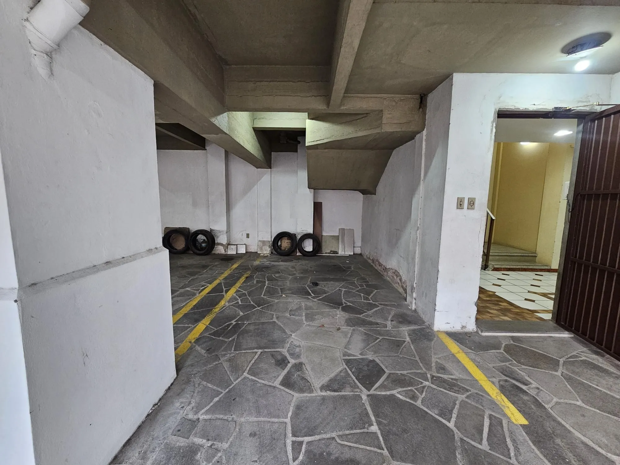 Imagem CIDADE BAIXA COM SACADA E VAGA DE GARAGEM