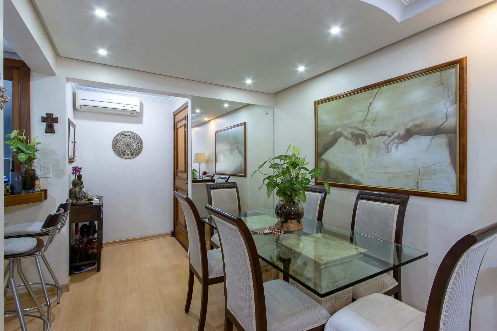 Imagem Apartamento de 3 dormitórios, 1 suíte e 3 vagas no bairro Ipanema.