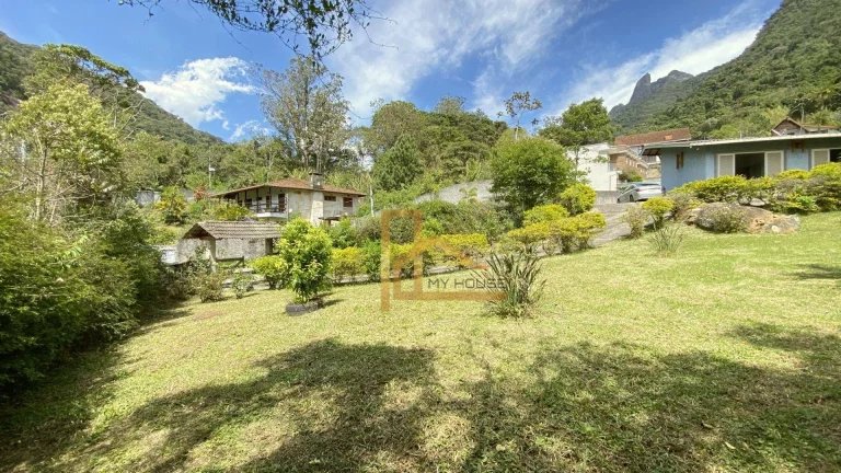 Imagem Casa linear com 4 dormitórios à venda, 156 m² - Granja Guarani - Teresópolis/RJ