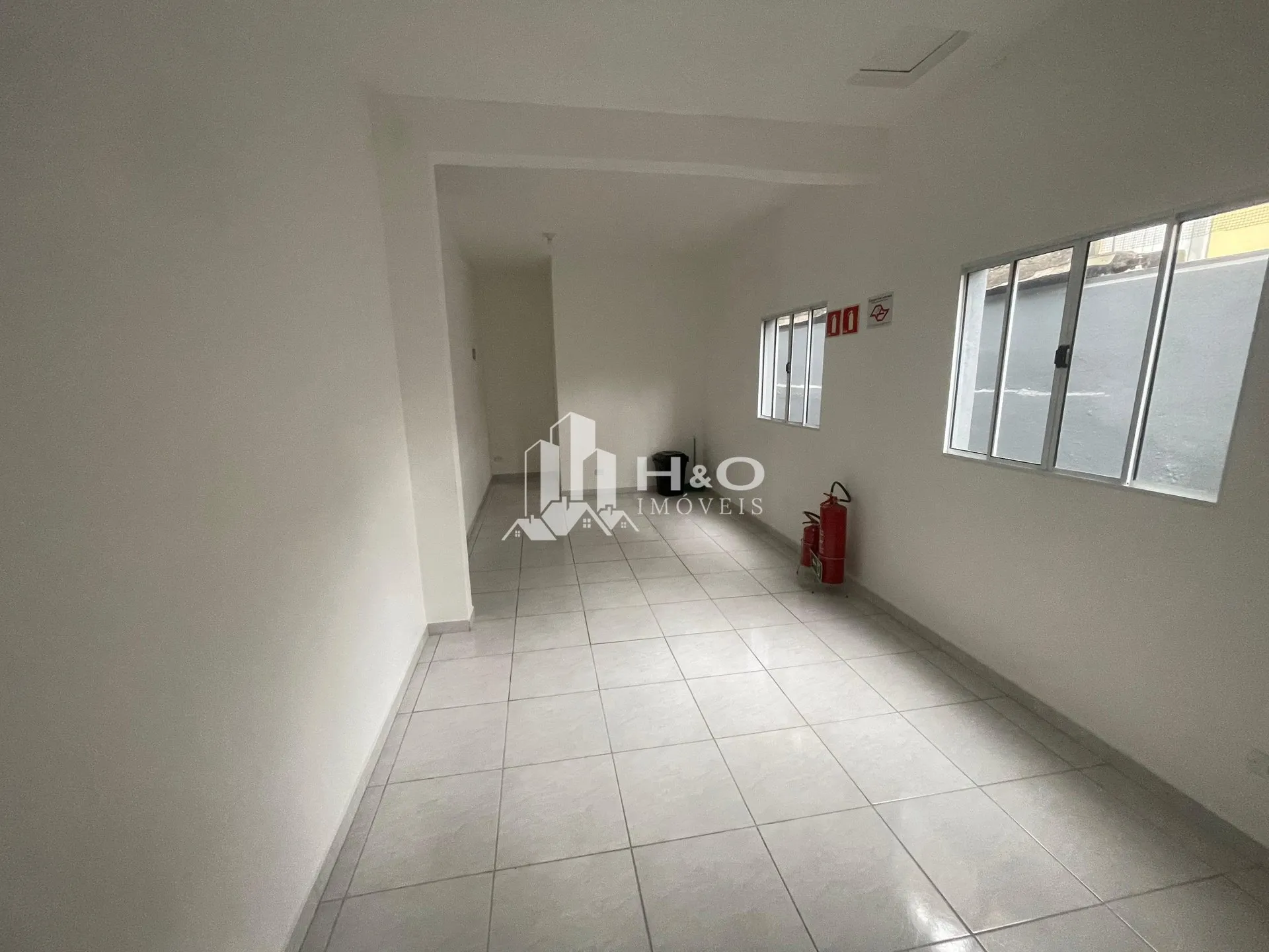 Imagem Salas Comercial Locação na Av. dos Latinos - 24m² | Região Comercial Ampla !