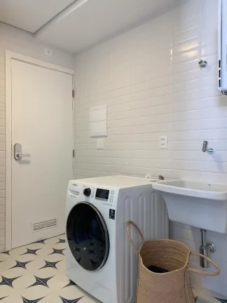 Imagem Lindo Apartamento Duplex reformado no Portal do Morumbi. Conceito moderno com 2 suítes e Vista Livre