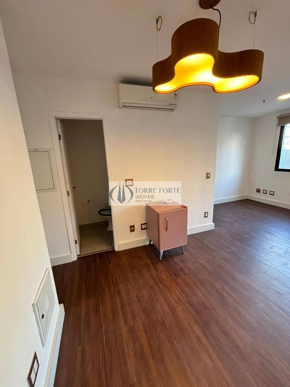 Imagem Ótima sala comercial com 32 m², 2 banheiros, 1 vaga de garagem na Perdizes.