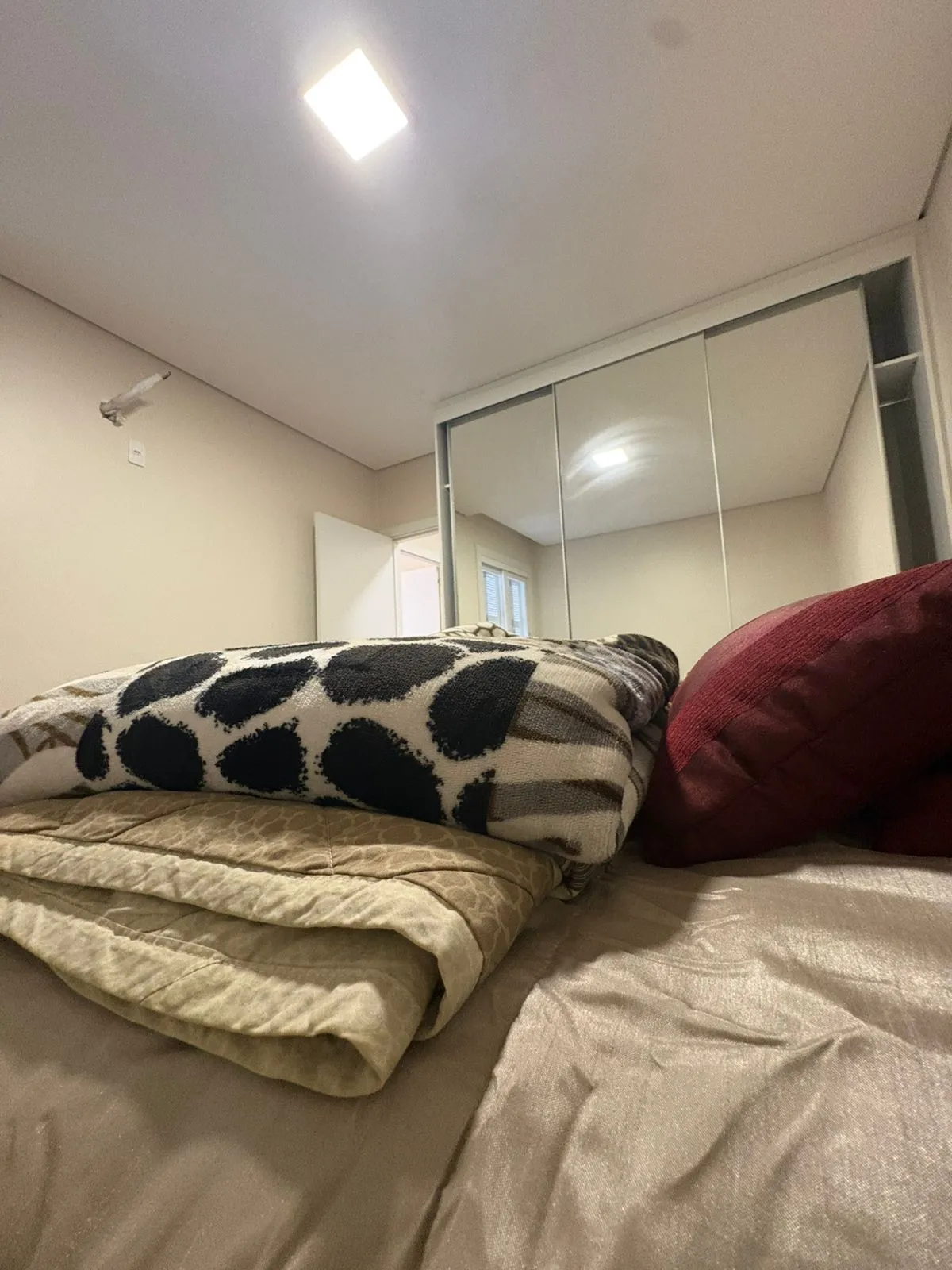 Imagem Apartamento com 02 quartos (01 suíte) no Bairro Cidade Baixa em Porto Alegre