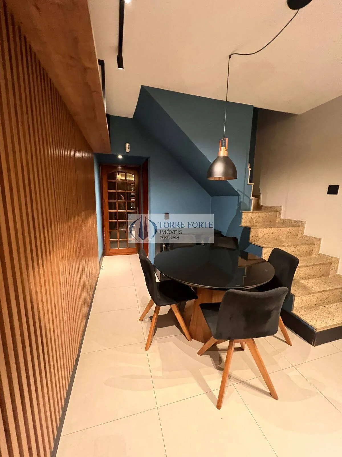 Imagem Linda casa estilo sobrado com 3 dormitórios e 3 vagas na Vila Salete