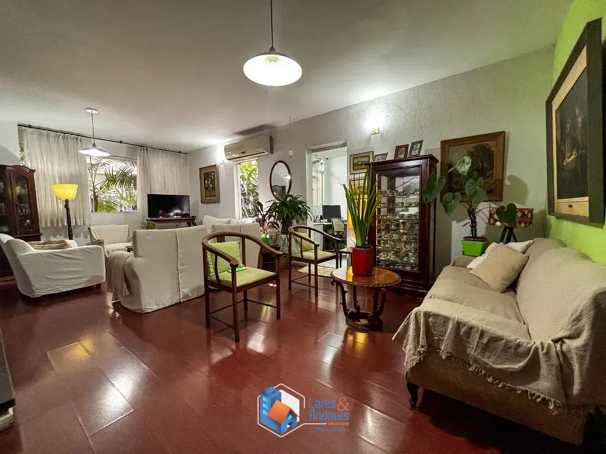 Imagem Sobrado para venda em Jardim Hípico com 3 quartos, sendo 1 suíte, 143m²