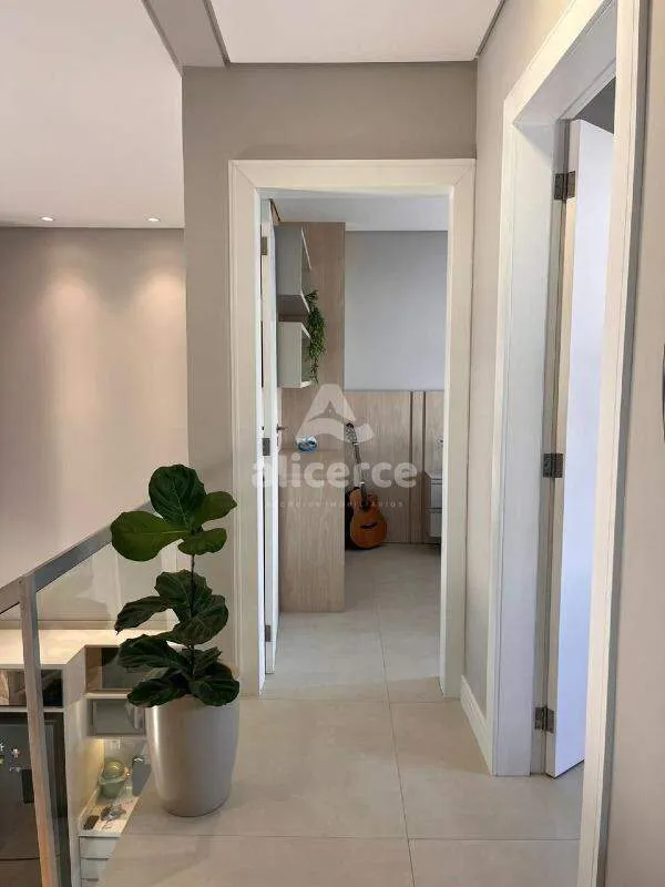 Imagem Casa Alto Padrão à Venda - 3 Dormitórios I 1 Suíte I 200m da Praia I Mobiliada - na Pinheira, Palhoça -S.C.