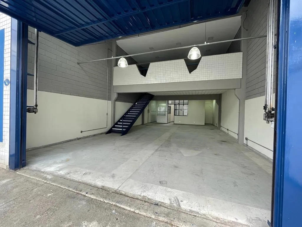 Imagem Galpao Comercial 184m transversal da Avenida General Carneiro