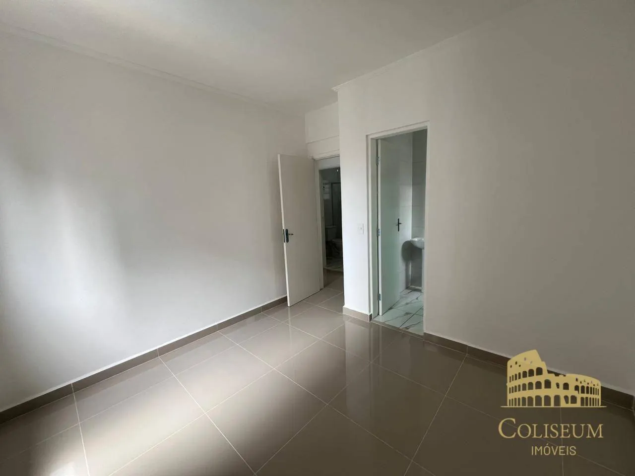 Imagem Apartamento com 2 dormitórios à venda, 79 m² por R$ 450.000,00 - Tupi - Praia Grande/SP