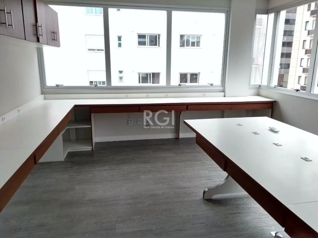 Imagem Conjunto/Sala para Venda - 39.83m², 0 dormitórios, 1 vaga - Petrópolis
