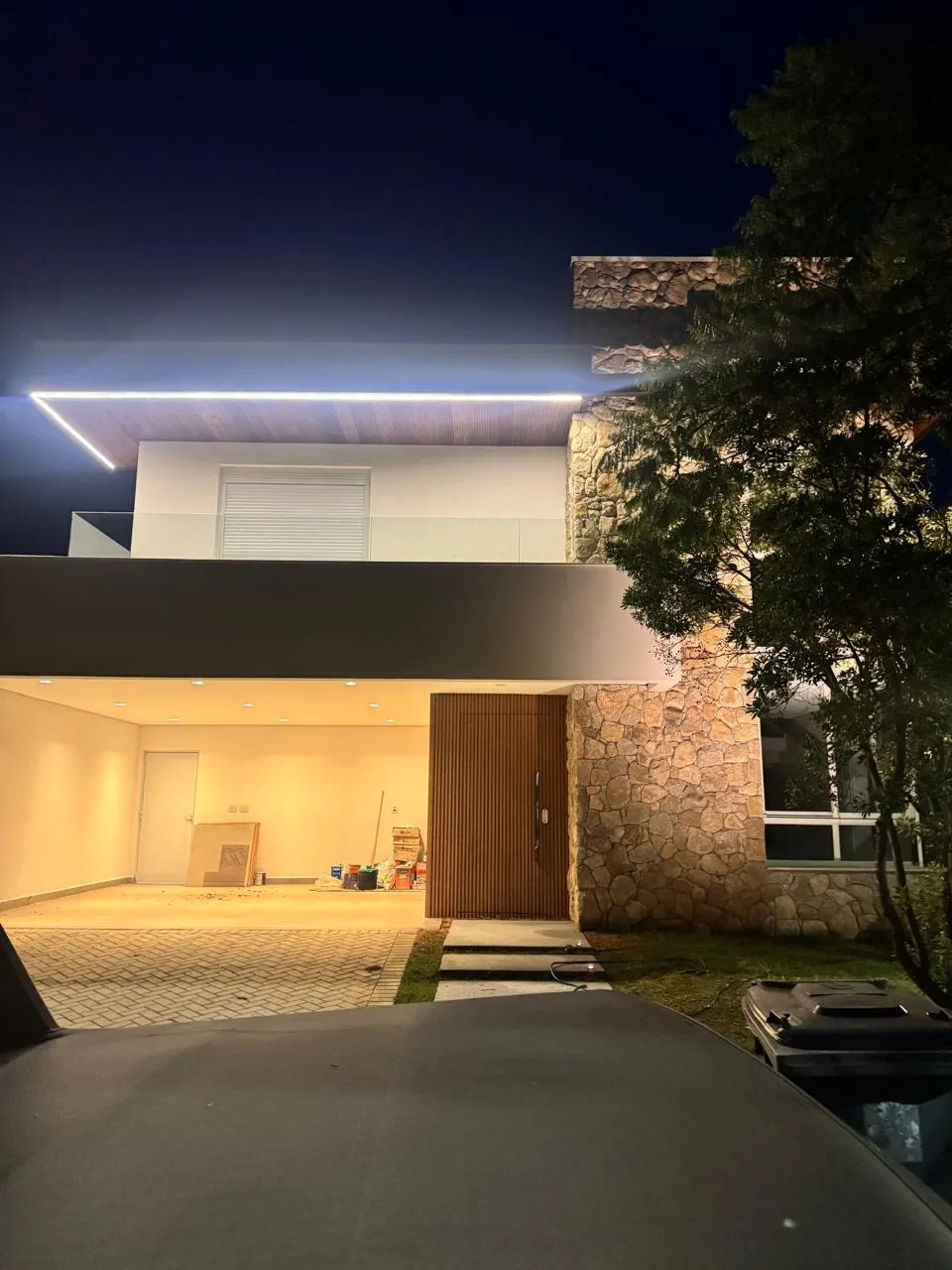 Imagem Sobrado de alto padrão à venda no Condomínio Mont Blanc, Sorocaba, com 3 suítes, piscina e 280 m²