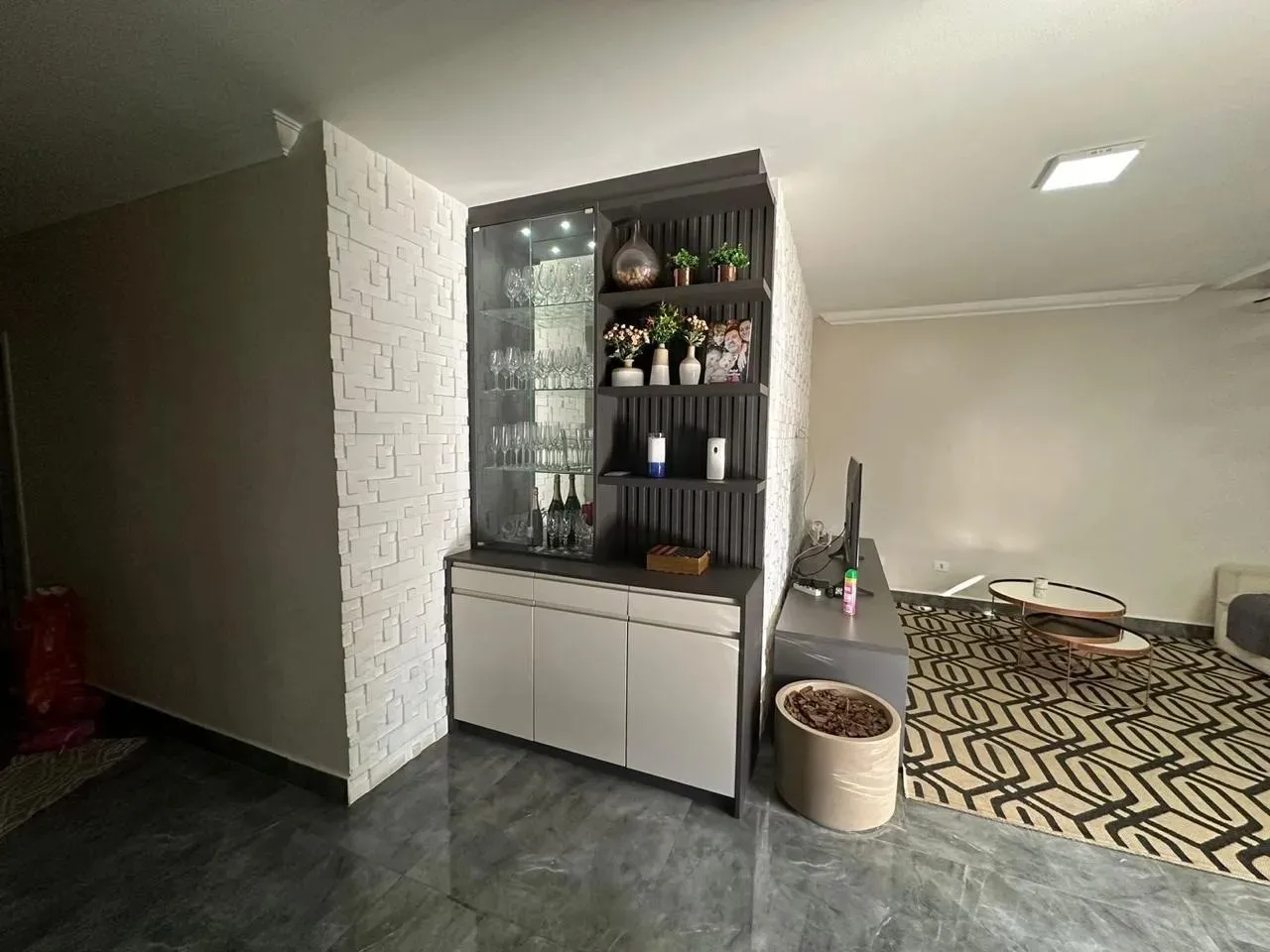 Imagem Casa Semi Mobiliada no Ibiti do Paço - 310m² Construídos, 3 Suítes e Piscina