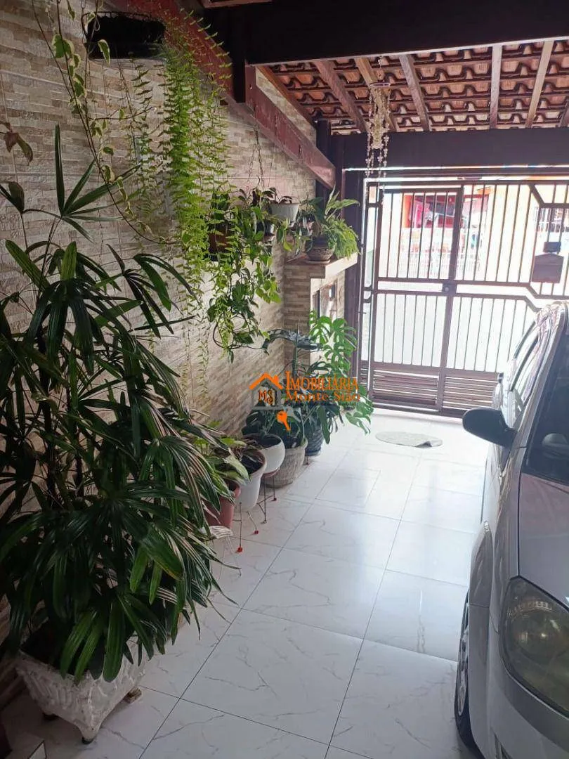 Imagem Sobrado Reformado com Suíte e Área Gourmet - 1km do Shopping Maia