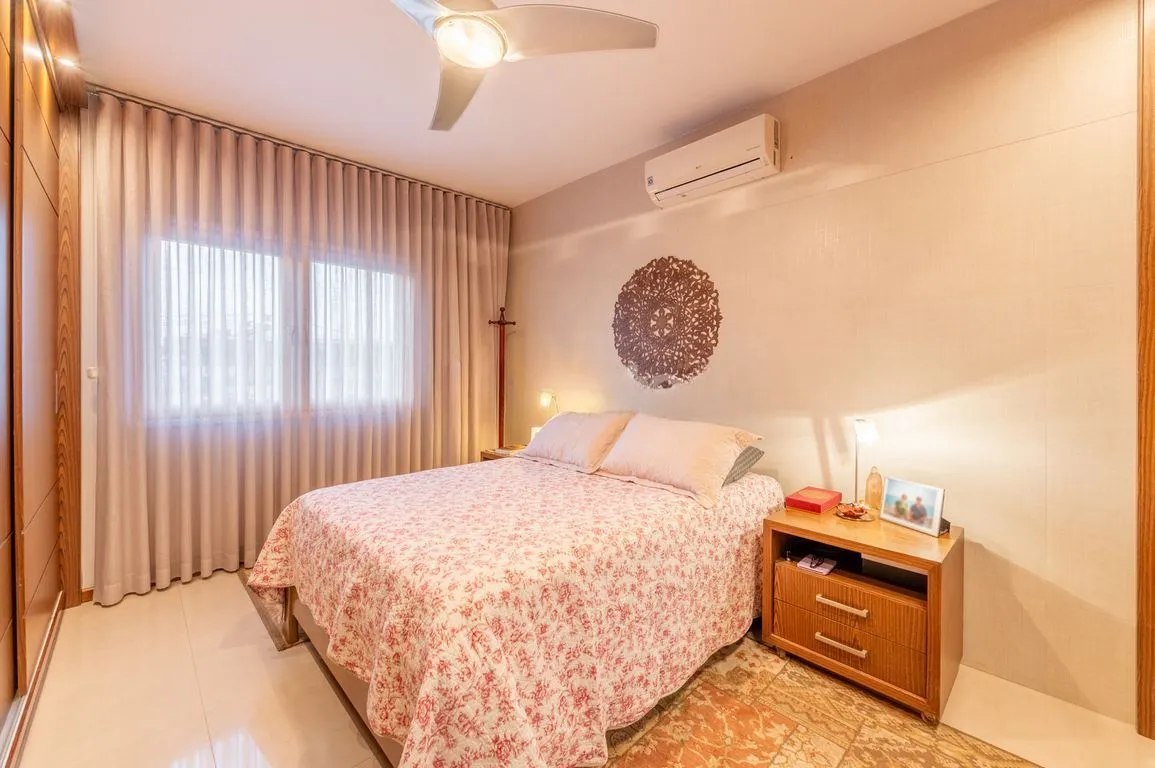 Imagem Apartamento de 4 dormitorios á Venda no Passo da Areia - Porto Alegre