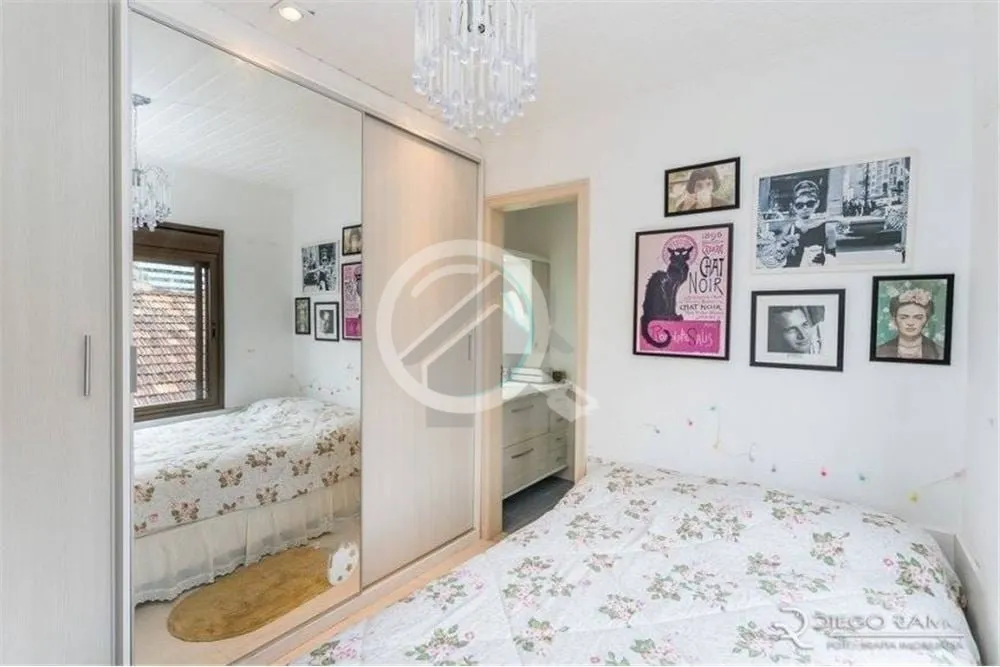 Imagem Explore uma rara oportunidade de residir no coração do prestigiado bairro Moinhos de Vento, em Por...