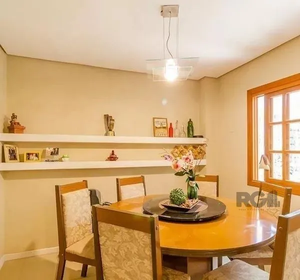 Imagem Casa sobrado no Partenon de 4 dormitórios e 2 vagas