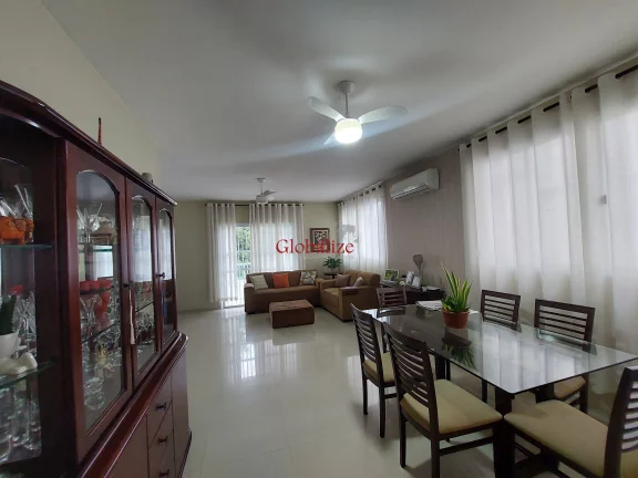 Imagem Casa com 6 Quartos e 5 banheiros à Venda, 212 m² por R$ 1.500.000