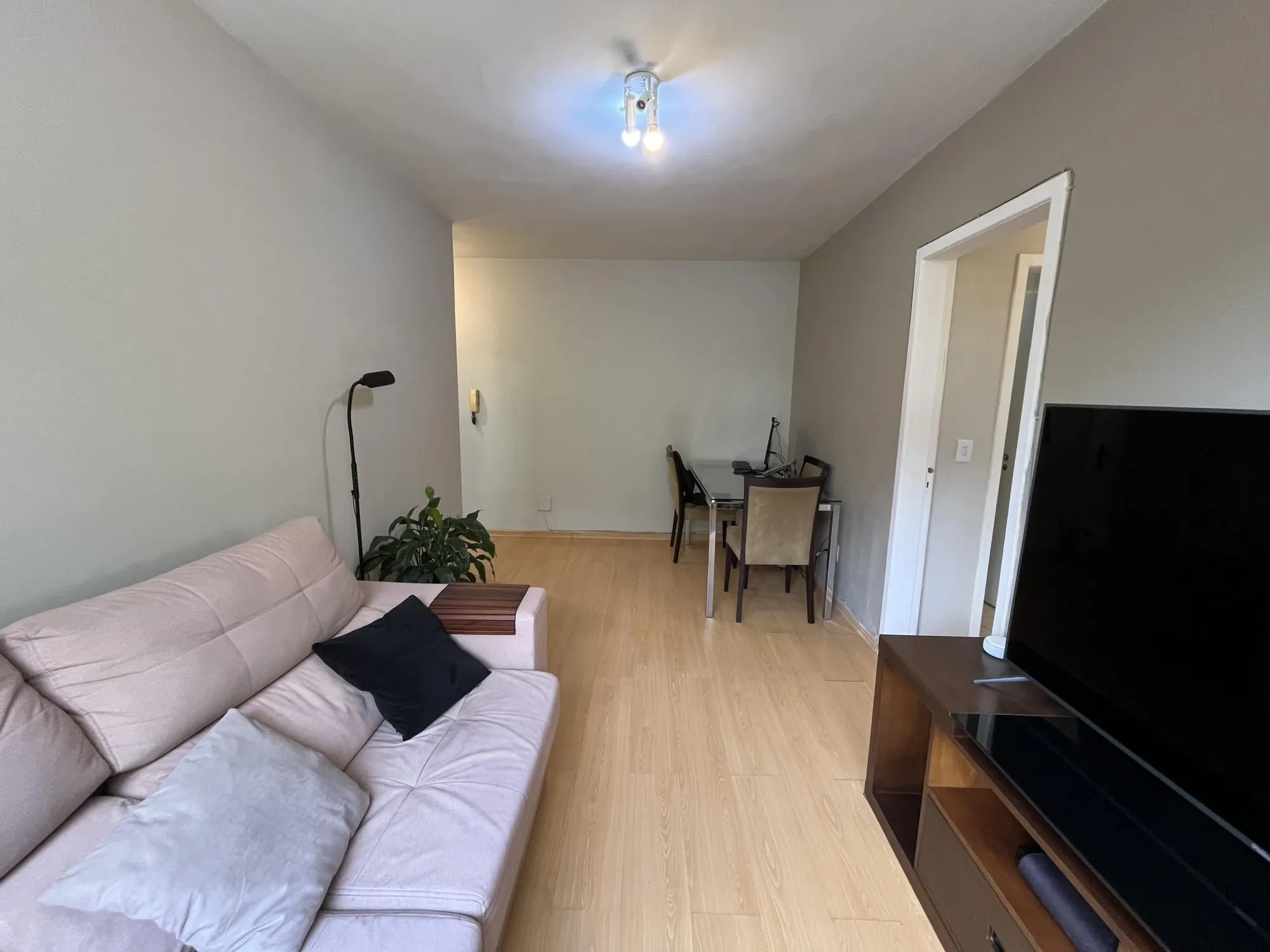 Imagem Apartamento com 02 quartos no Bairro Passo da Areia, Porto Alegre