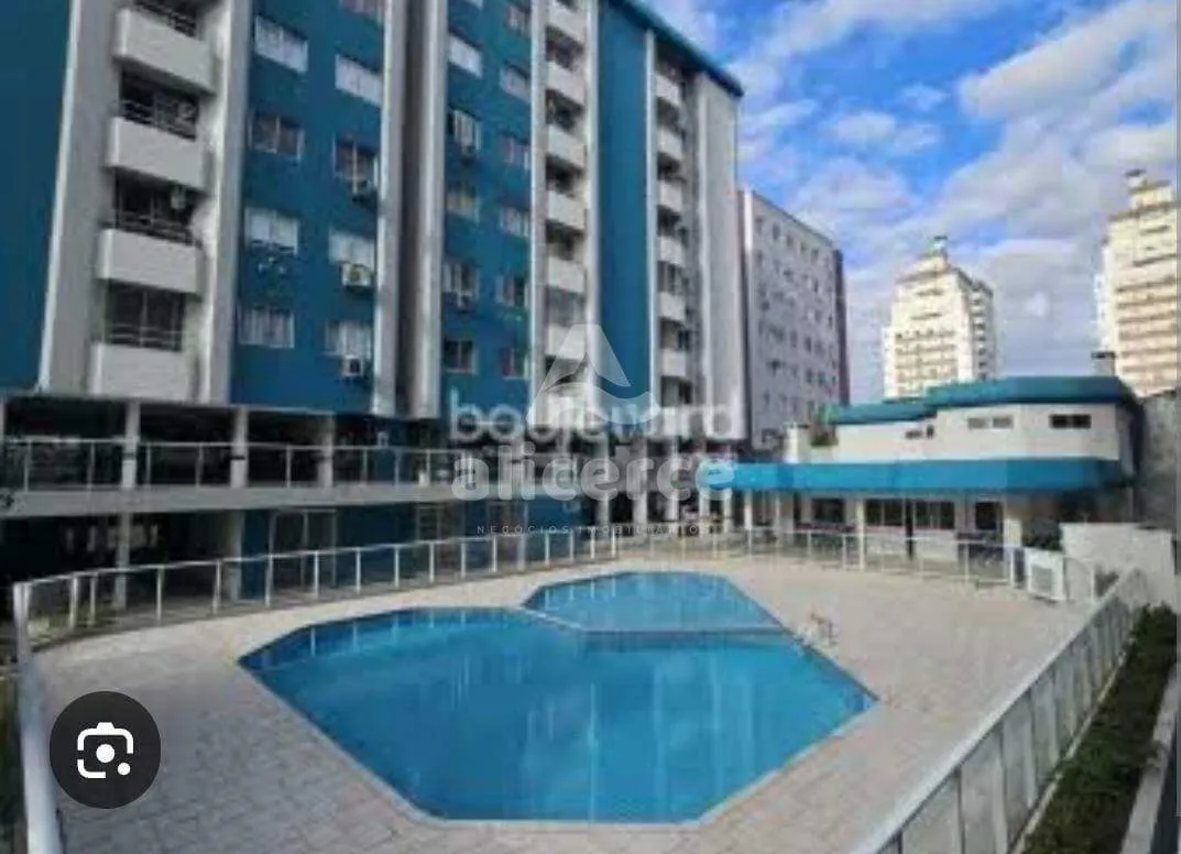 Imagem Apartamento recém reformado, 3 dorm. com suíte, sol da manhã e vista livre em Barreiros - São José - SC