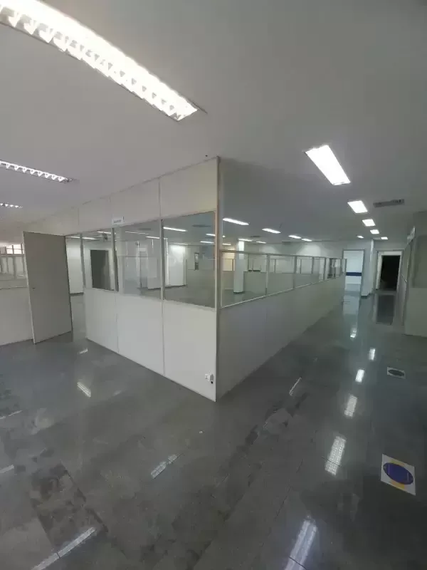Imagem Ponto Comercial de Esquina com 360m², Grande Visibilidade, 3 Banheiros, Cozinha e Estacionamento Privativo