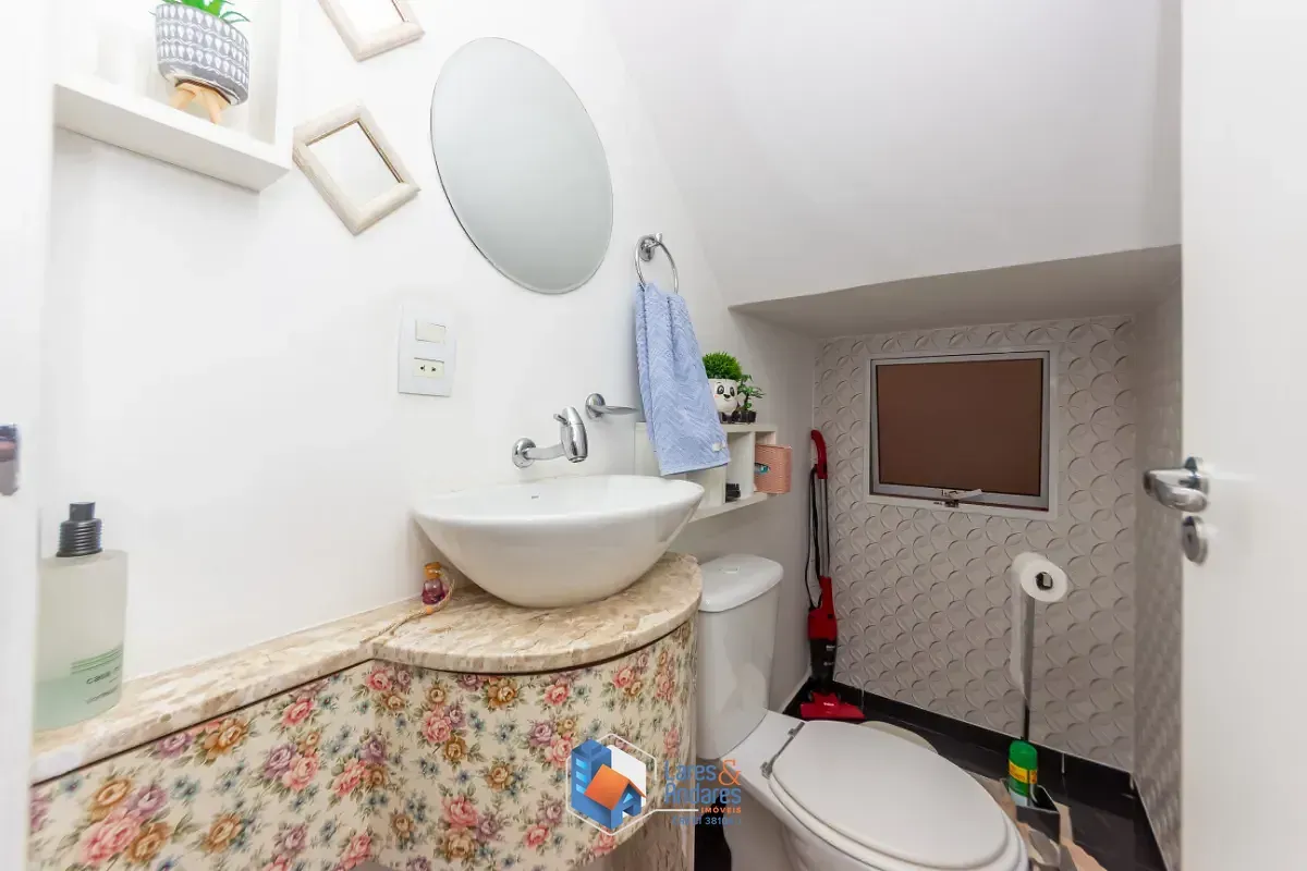 Imagem Sobrado para venda em Vila Sônia com 3 quartos, sendo 1 suíte, 218m²