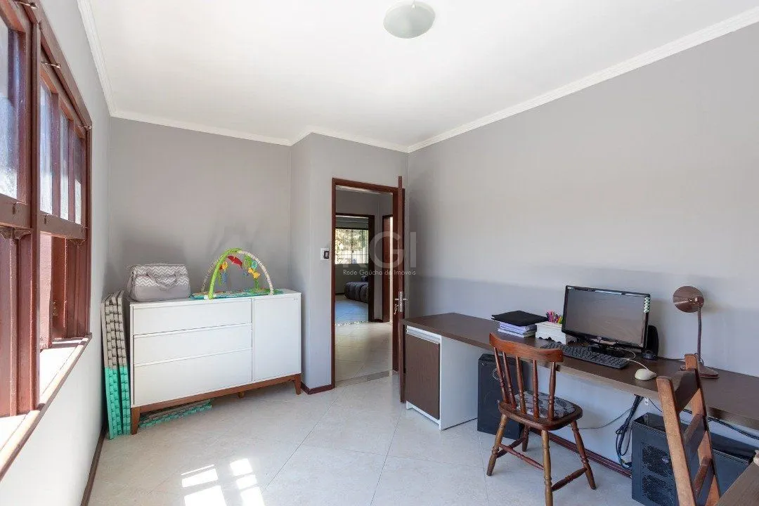 Imagem Casa para Venda - 176m², 4 dormitórios, sendo 1 suíte, 3 vagas - Espirito Santo