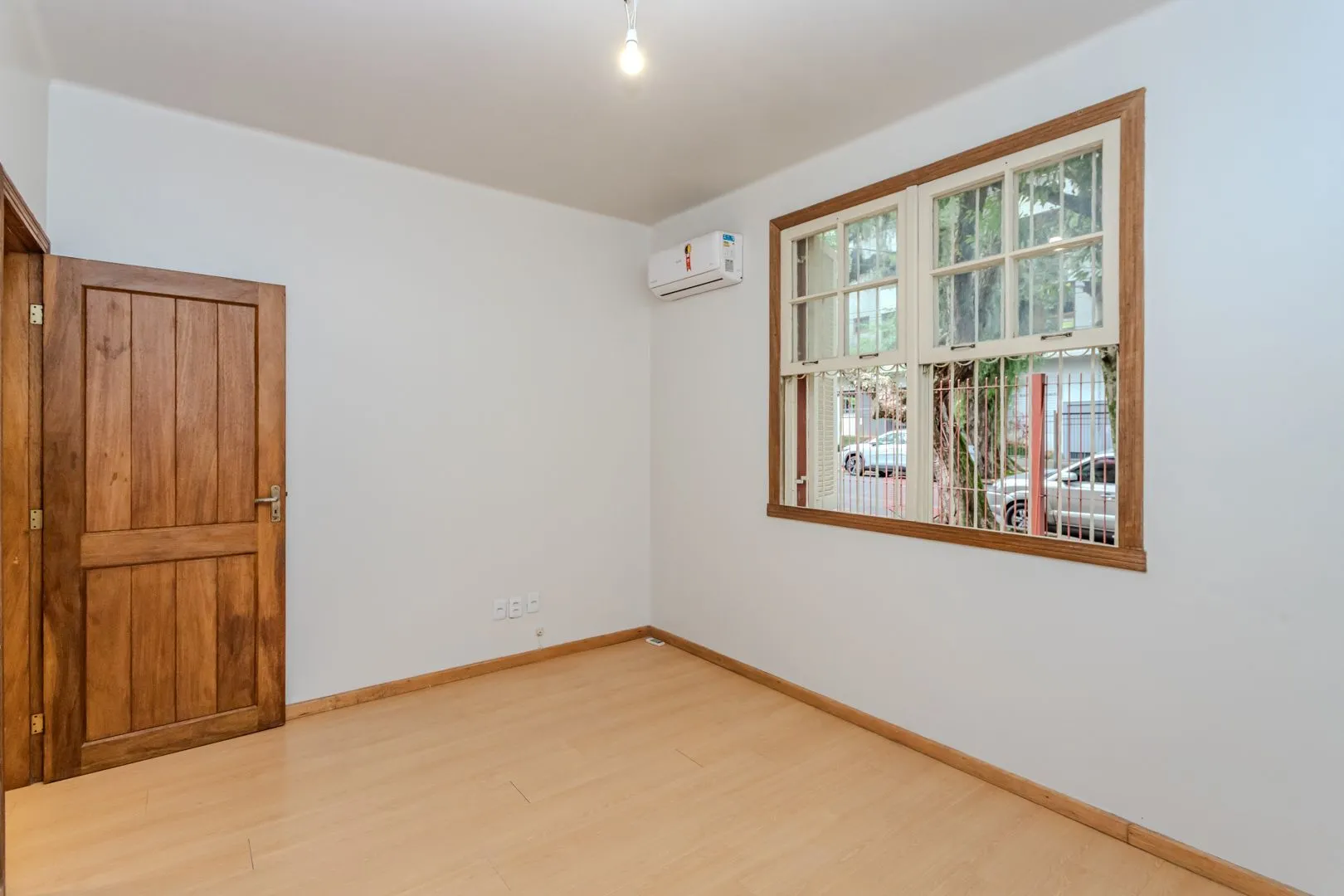 Imagem Apartamento no bairro Petrópolis de 2 dormitórios térreo com pátio DESOCUPADO