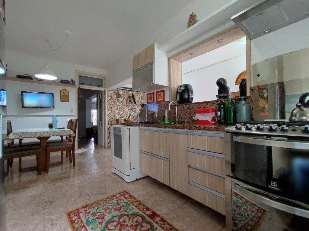 Imagem Casa 4 quartos no bairro Partenon, em Porto Alegre