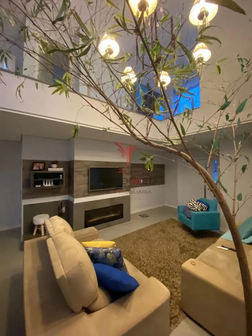 Imagem VIVER COM ELEGÂNCIA: CASA DE ALTO PADRÃO NO VEREDAS ALTOS DO LARANJAL