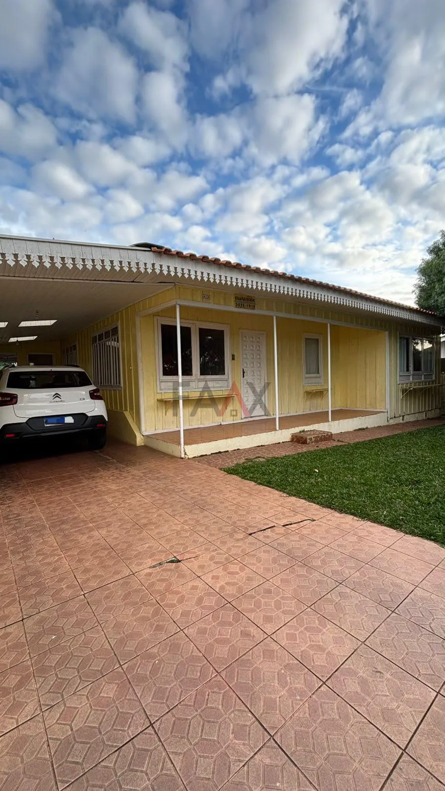 Imagem Casa Aconchegante de Madeira com Terreno à Venda - Santana, Guarapuava - PR