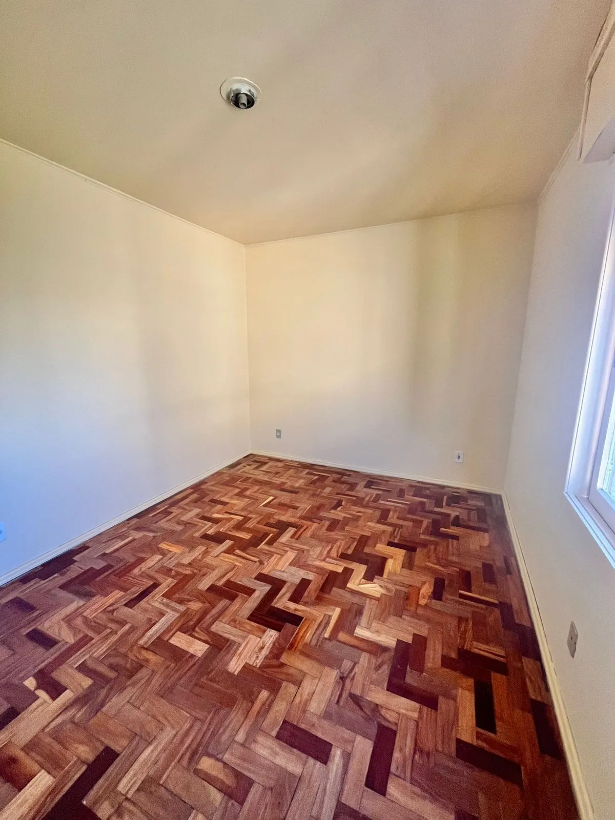 Imagem 02 dorm, 73 m², sol da tarde, com vaga, dep e banho aux, no Passo da Areia