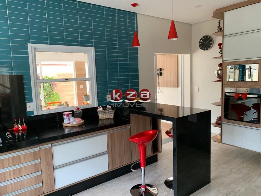 Imagem Impecável casa em condomínio à venda em Valinhos-SP, bairro Pinheiro: 3 quartos, 3 suítes, 3 salas, 5 banheiros, 4 vagas, 265m².