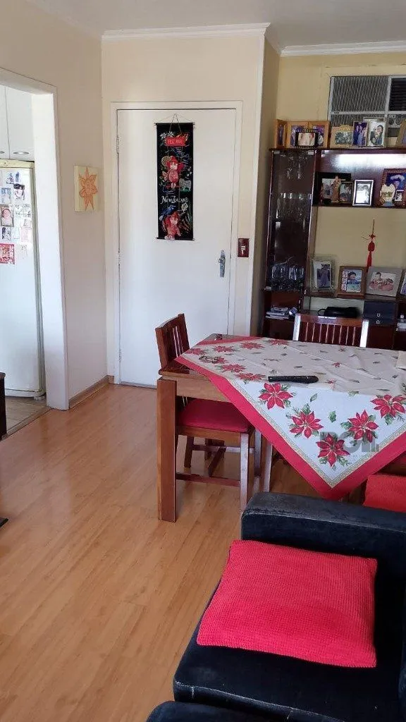 Imagem Com 2 quartos espaçosos, 1 banheiro, e 1 vaga de garagem