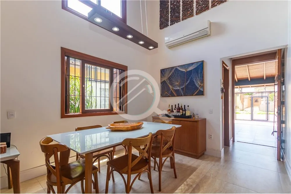 Imagem Esta linda casa de alto padrão é o lugar perfeito para aqueles que buscam conforto, funcionalidade...