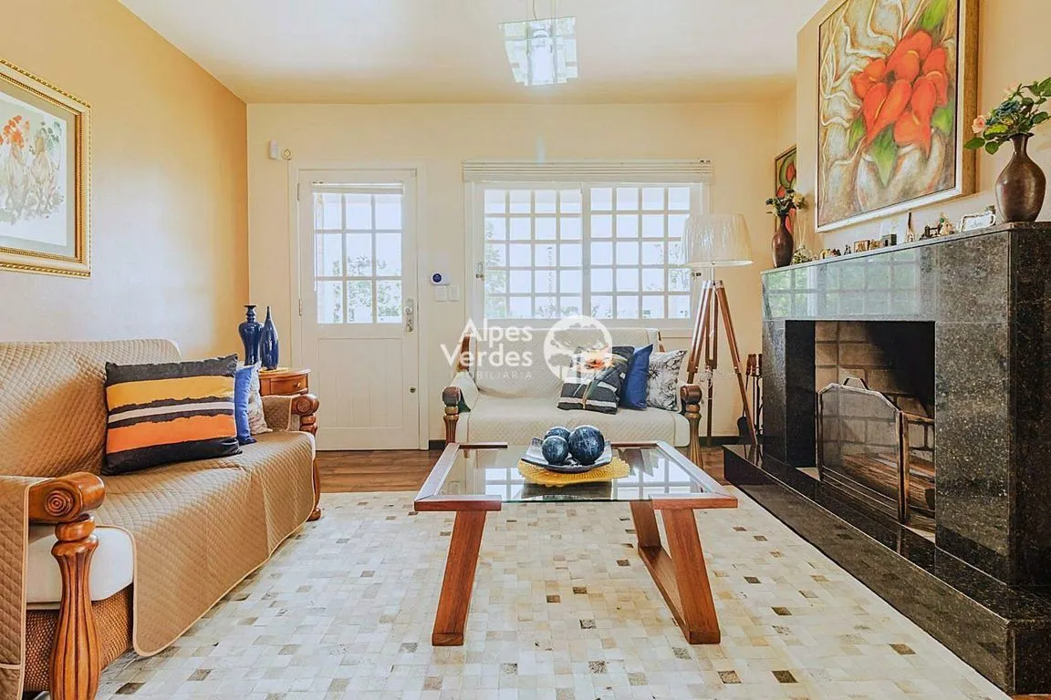 Imagem Vende-se Casa em Canela, com 03 dormitórios