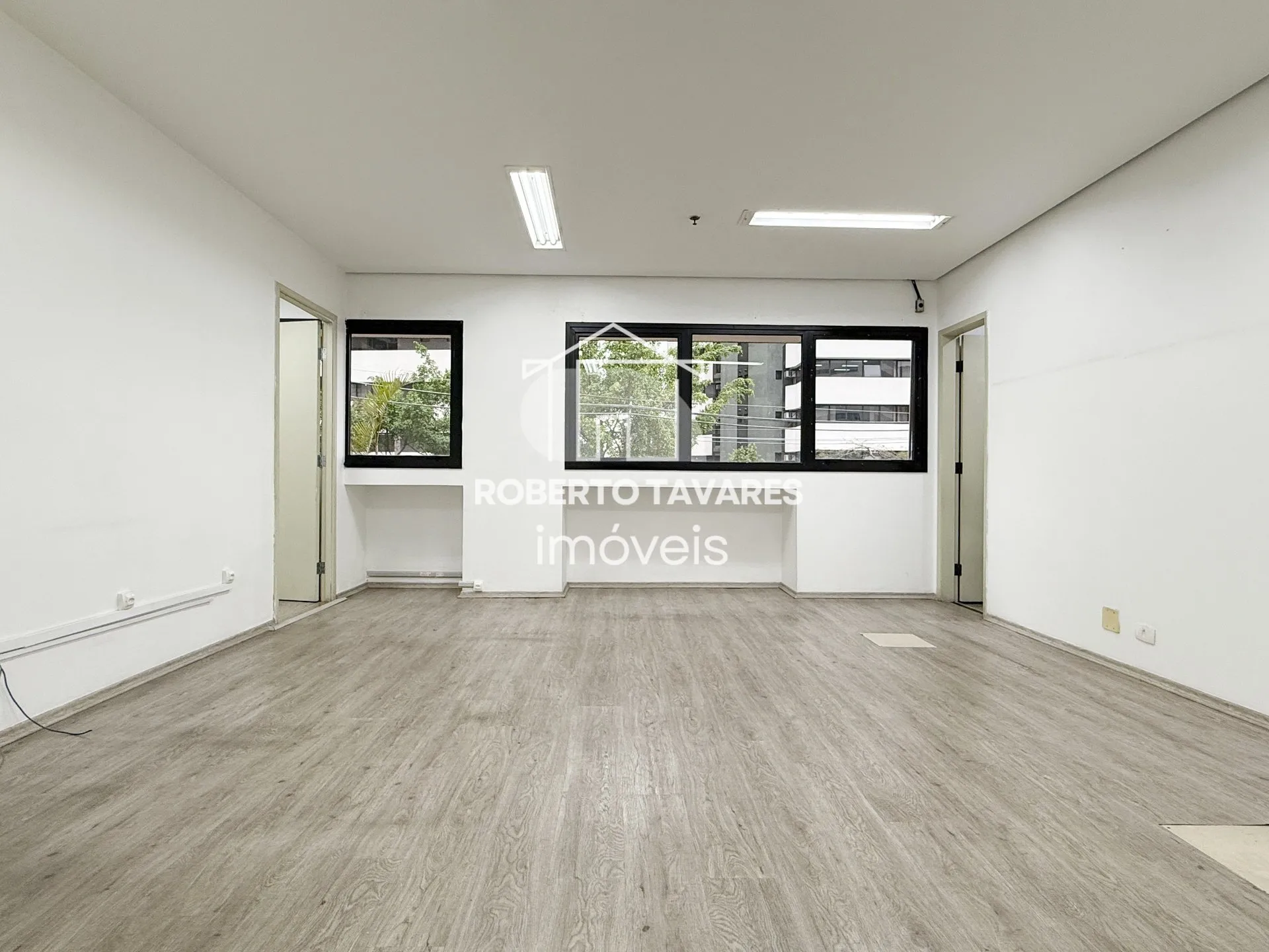 Imagem Prédio monousuário, com 11 andares, 1723m² de área útil, 4032m² de área total, 33 vagas de garagem.