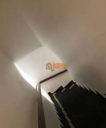 Imagem Sobrado à venda com 4 dormitórios (2 suiítes) em Parque Santo Antonio - Guarulhos/SP