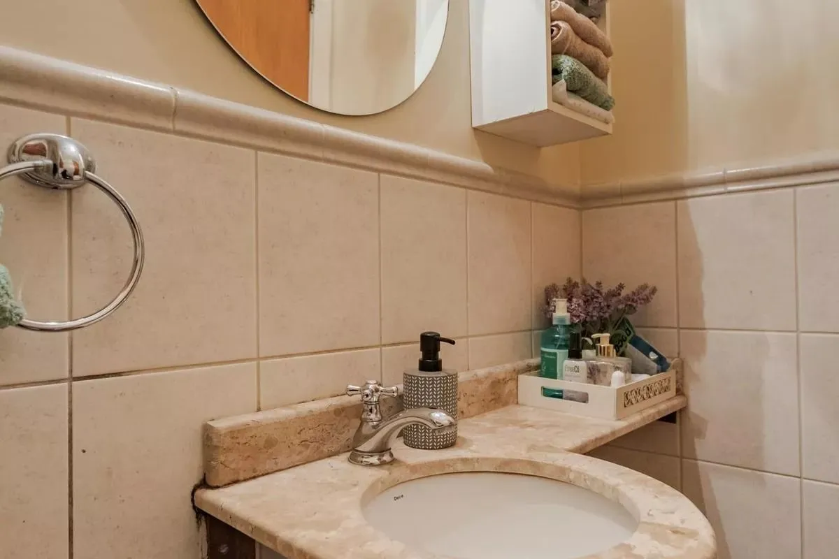 Imagem Casa em condomínio com 3 dormitórios, suíte e 2 vagas