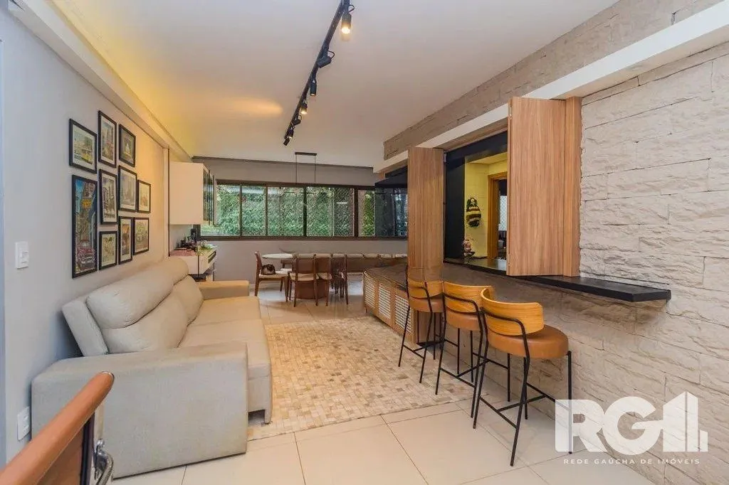 Imagem Apartamento com 94m², 3 quartos, 1 suíte, 2 vagas, no bairro Cristo Redentor em Porto Alegre..