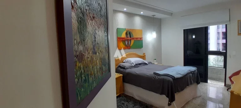 Imagem Apartamento à venda com 3 Suítes e na quadra da praia no Embaré de Santos/SP