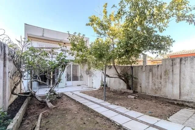 Imagem Casa com 04 quartos no Bairro : Partenon em Porto Alegre/RS
