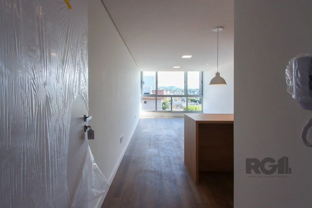 Imagem Apartamento em Porto Alegre no Bairro Petrópolis, de 2 quartos, semi mobiliado.