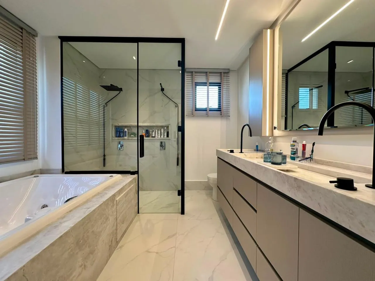 Imagem Apartamento com vista para o mar à venda com 210m2 por R$ 7.300.000,00