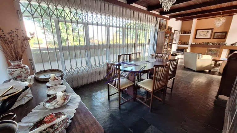 Imagem Casa térrea elevada com 4 quartos 4 suítes 4 vagas de garagem com piscina.