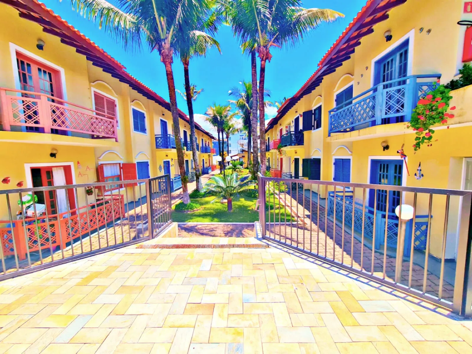 Imagem EXCLUSIVIDADE À VENDA | A POUCOS PASSOS DA PRAIA DE MAITINGA - BERTIOGA - SP.