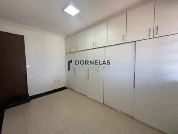 Imagem CASA TÉRREA 3 DORMITÓRIOS UMA SUÍTE GUARAPARK COND. FECHADO TERRENO COM 800M²