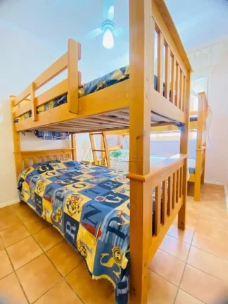Imagem Uma (01) quadra do mar e próximo da Praça Flávio Boianovski. Apartamento 100% Mobiliado, com 02 d...