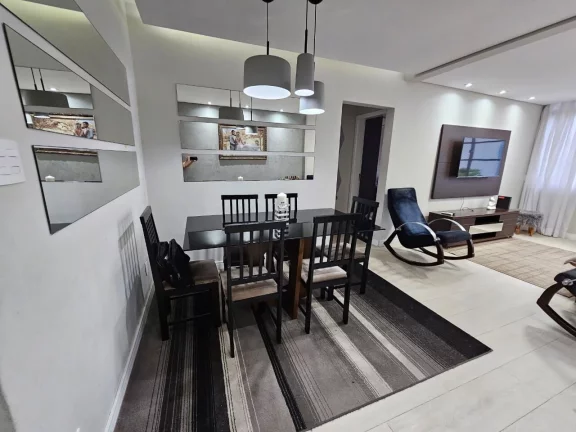 Imagem Apartamento Reformado de 2 Quartos na Quadra da Praia, ao lado Shopping Praiamar